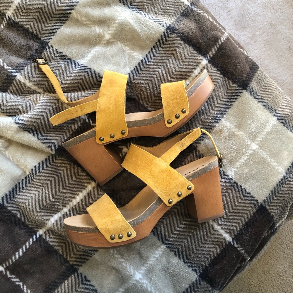 Lucky Brand Platform Sandal, Mustard Yellow
